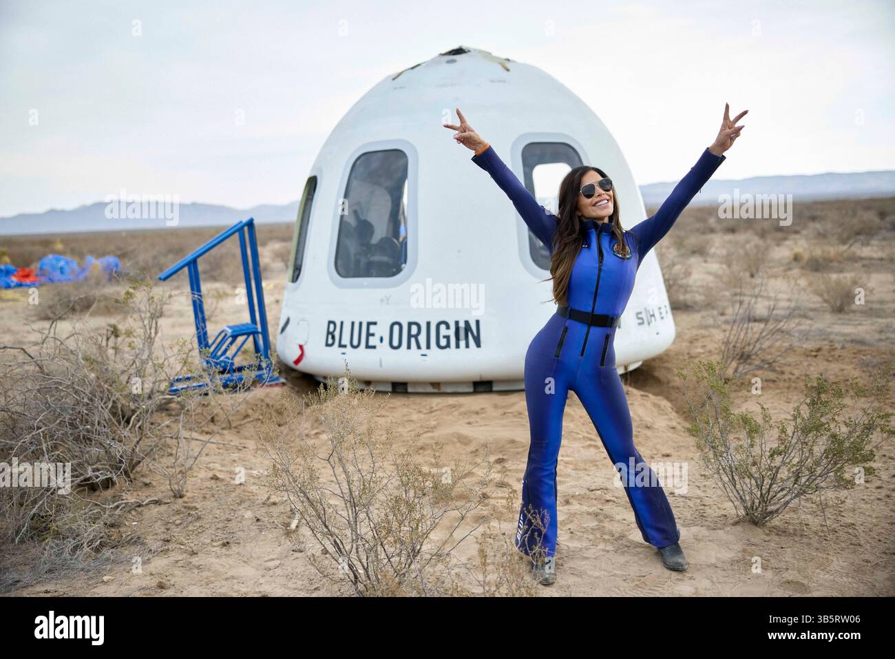 Texas, États-Unis. 14 avril 2025. LAUREN SANCHEZ Crew capsule Recovery après l'atterrissage. Système de lancement suborbital et mission d'atterrissage. Ce vol suborbital, le 31e du programme New Shepard et le 11e équipage, prolongera l’initiative de Blue Origin pour démocratiser l’accès à l’espace, ayant déjà transporté 52 personnes au-delà de la ligne Karman. États-Unis (crédit image : © Blue Origin/ZUMA Press Wire) USAGE ÉDITORIAL SEULEMENT ! Non destiné à UN USAGE commercial ! Banque D'Images