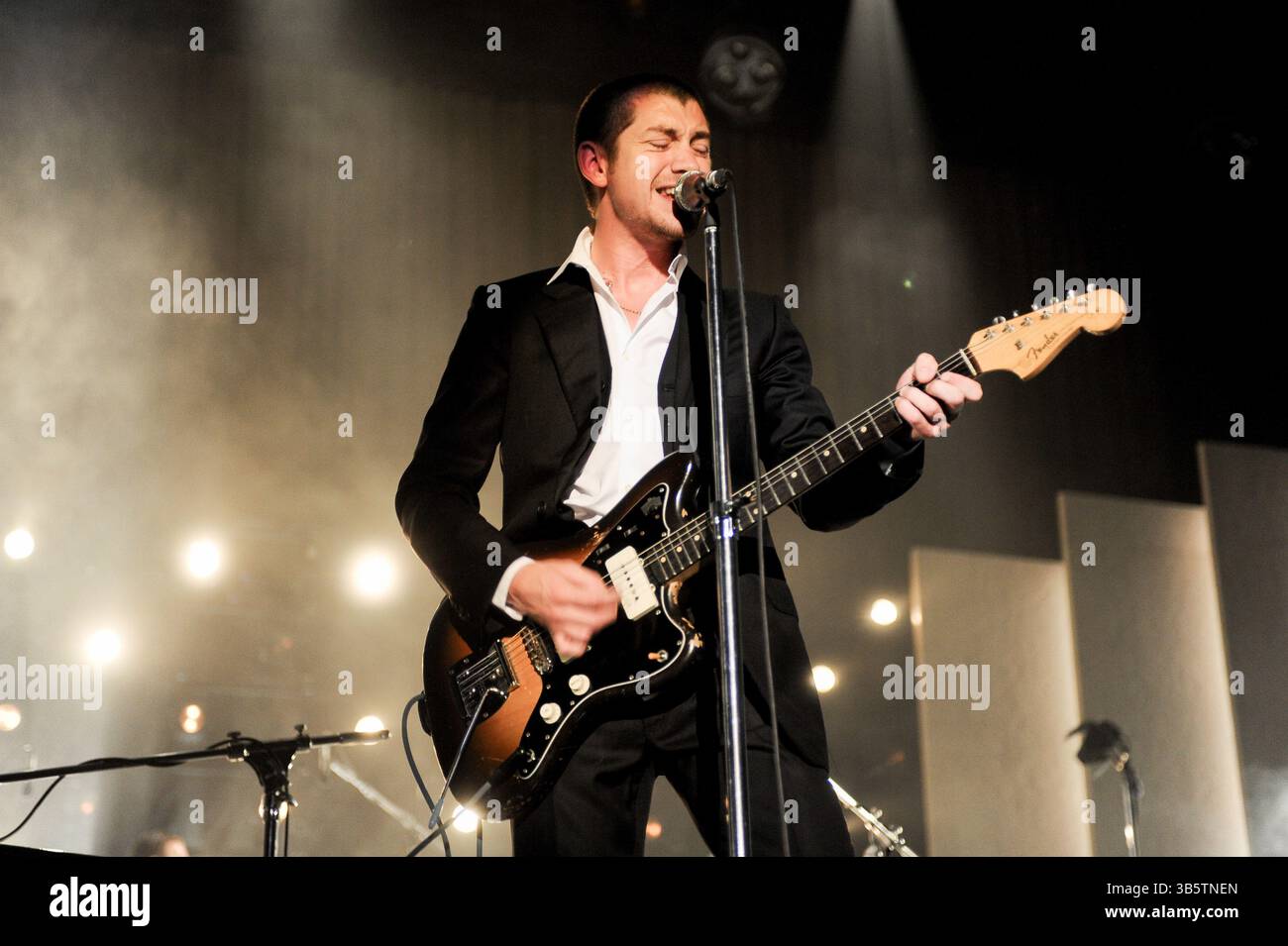 18 septembre 2018, Sheffield, South Yorkshire, Royaume-Uni : Alex Turner, chanteur des Arctic Monkeys, présente un spectacle à Sheffield Arena. (Crédit image : © Robin Burns/SOPA images via ZUMA Press Wire) Banque D'Images 18 septembre 2018, Sheffield, South Yorkshire, Royaume-Uni : Alex Turner, chanteur des Arctic Monkeys, présente un spectacle à Sheffield Arena. (Crédit image : © Robin Burns/SOPA images via ZUMA Press Wire) Banque D'Images