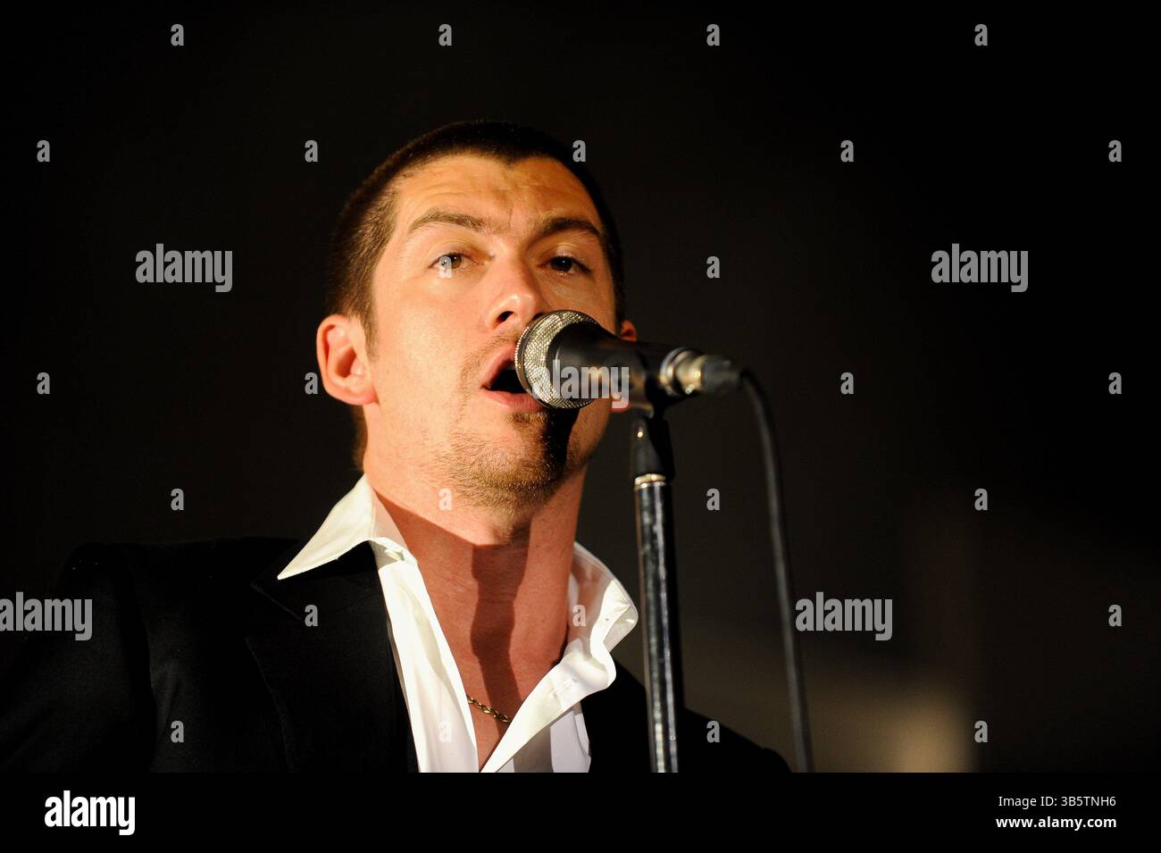 18 septembre 2018, Sheffield, South Yorkshire, Royaume-Uni : Alex Turner, chanteur des Arctic Monkeys, présente un spectacle à Sheffield Arena. (Crédit image : © Robin Burns/SOPA images via ZUMA Press Wire) Banque D'Images 18 septembre 2018, Sheffield, South Yorkshire, Royaume-Uni : Alex Turner, chanteur des Arctic Monkeys, présente un spectacle à Sheffield Arena. (Crédit image : © Robin Burns/SOPA images via ZUMA Press Wire) Banque D'Images