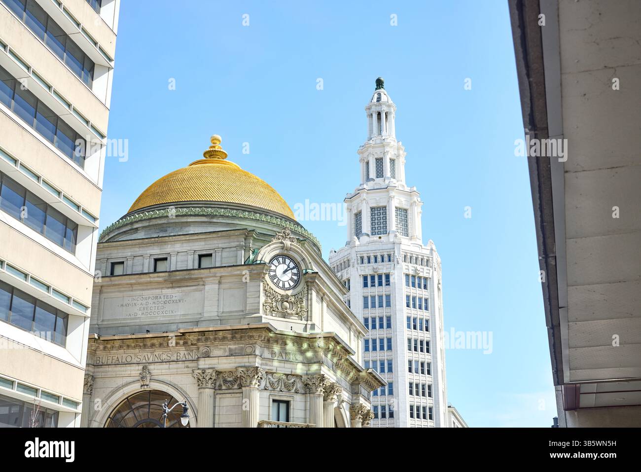 Buffalo, État de New York L'Electric Tower Historical Landmark construit en 1912 et la Buffalo Savings Bank est couverte d'un dôme Banque D'Images
