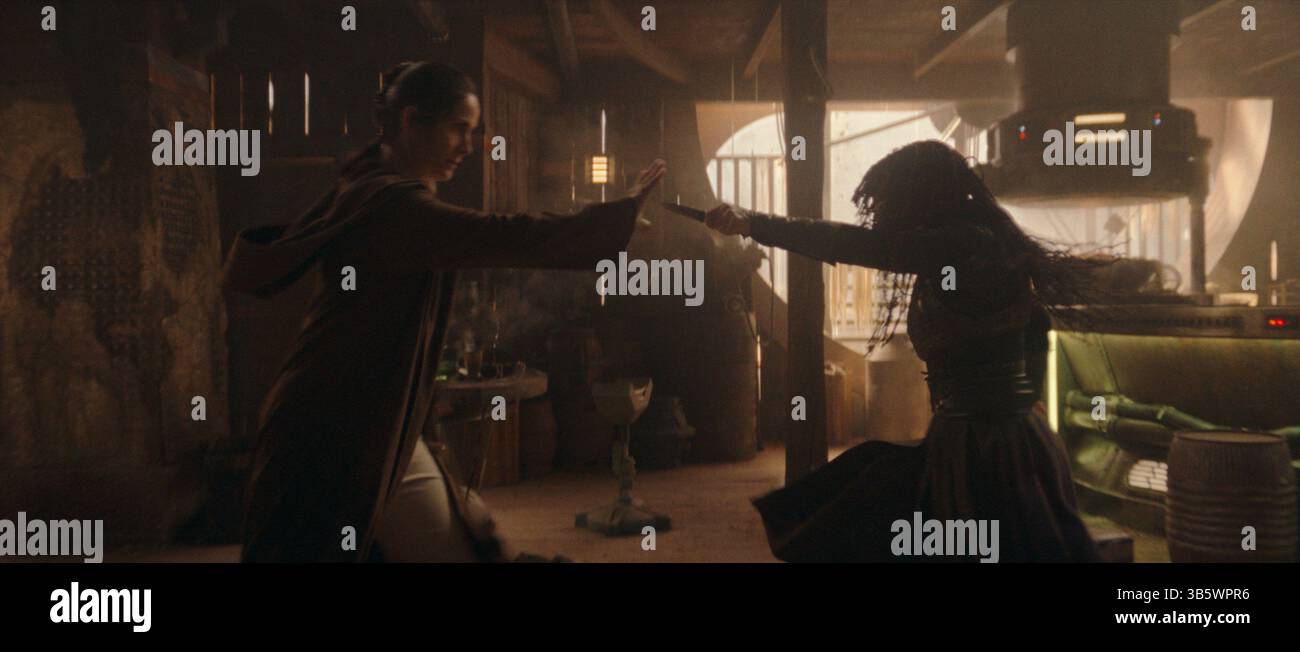 Star Wars - L'acolyte (2024) Maître Jedi Indara (Carrie-Anne Moss) Mae (Amandla Stenberg) *Filmstill - usage éditorial seulement* Voir instructions spéciales. CAP/TFS image fournie par Capital Pictures Banque D'Images