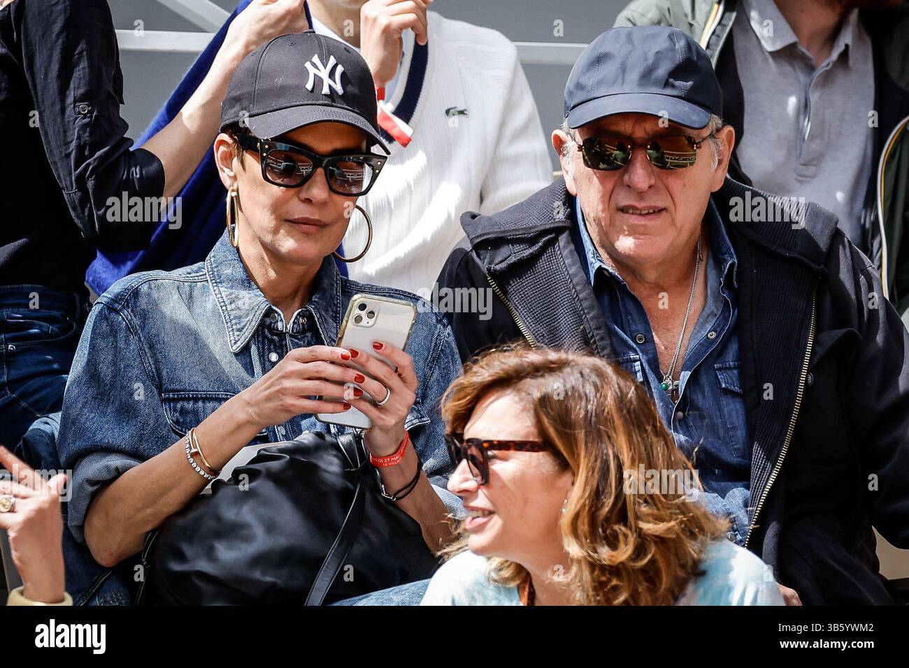 27 mai 2022, Paris, France, France : Cristina CORDULA et son mari Frédéric CASSIN pendant le sixième jour de Roland-Garros 2022, Open de France 2022, tournoi de tennis du Grand Chelem au stade Roland-Garros le 27 mai 2022 à Paris, France. (Crédit image : © Matthieu Mirville/ZUMA Press Wire) Banque D'Images