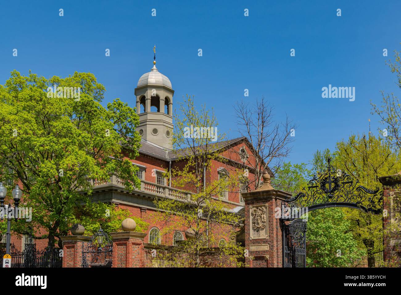 Cambridge, ma, États-Unis - 1er mai 2025 : campus de cette université privée de recherche Ivy League. Banque D'Images