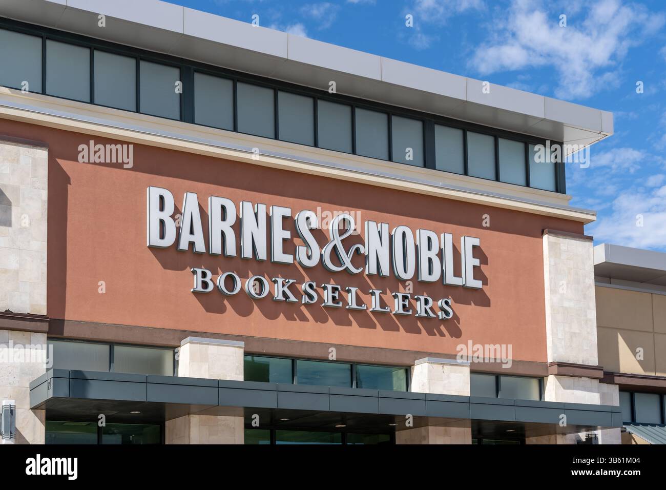 Gros plan de l'enseigne du magasin Barnes and Noble Booksellers sur le bâtiment. Banque D'Images