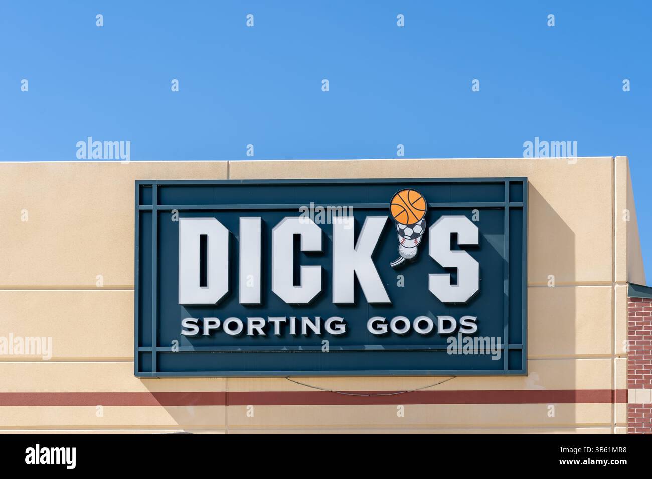 Gros plan de l'affiche du magasin d'articles de sport Dick's sur le mur. Pearland, Texas, États-Unis Banque D'Images