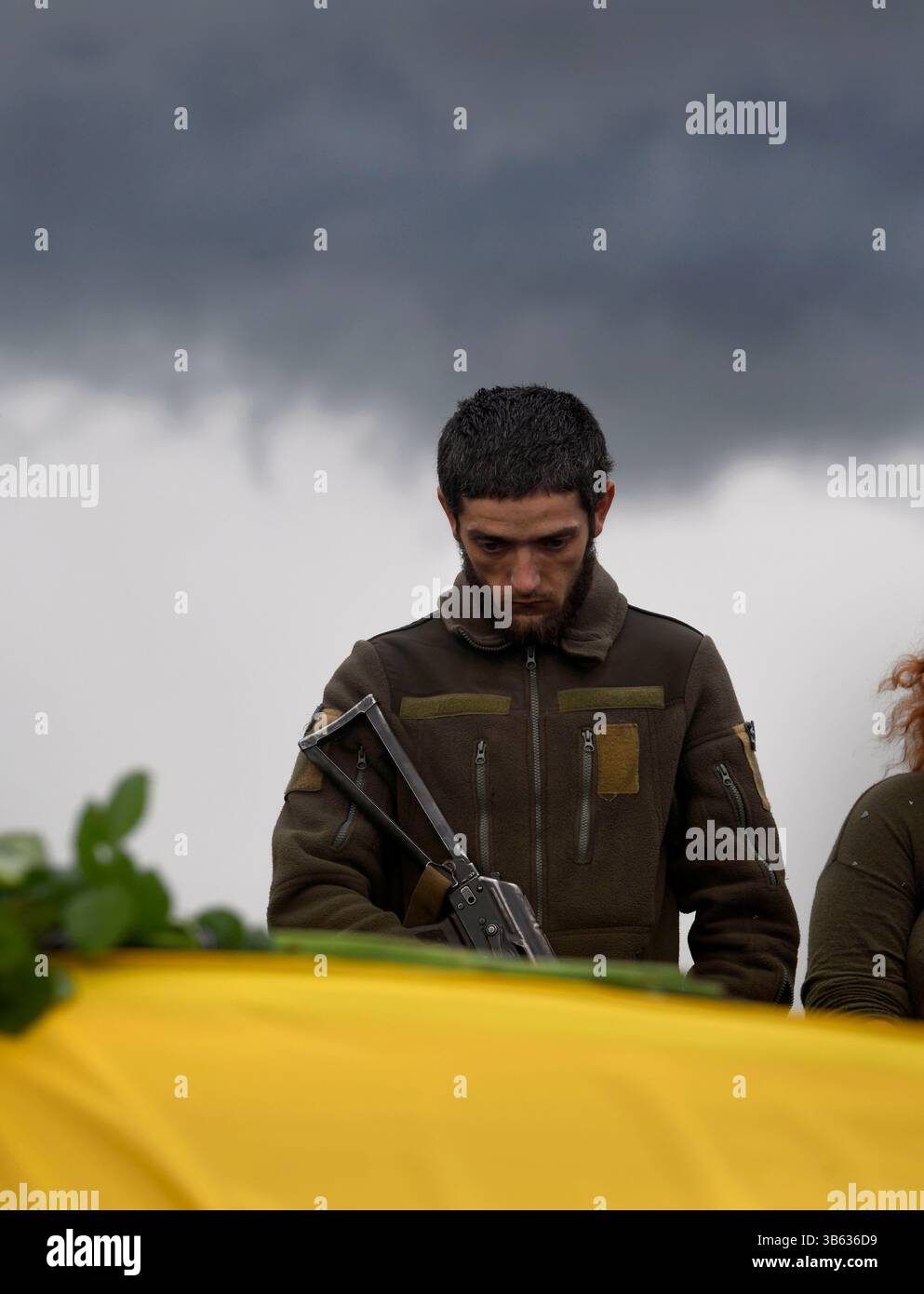 24 juin 2022, Kharkiv, Ukraine : à la périphérie de la ville de Kharkov se trouve le cimetière 18. C’est sur le héros de la course spatiale soviétique Y. Gagarine rue, Forces armées de l’Ukraine a déjà enterré plus de 100 soldats locaux, qui sont tombés devant les troupes russes sont enterrés. Comme auparavant avec l'Union soviétique, ils ont toujours souffert des attaques de guerre de la Russie, et le cimetière 18 met en valeur cette relation asymétrique. Les pierres tombales des combattants qui sont morts lors de l'attaque menée par Poutine dans le Donbass, il y a des années. À côté des morts d'hier se trouvent les morts d'aujourd'hui et probablement beaucoup plus demain et au-delà. Aujourd'hui Banque D'Images