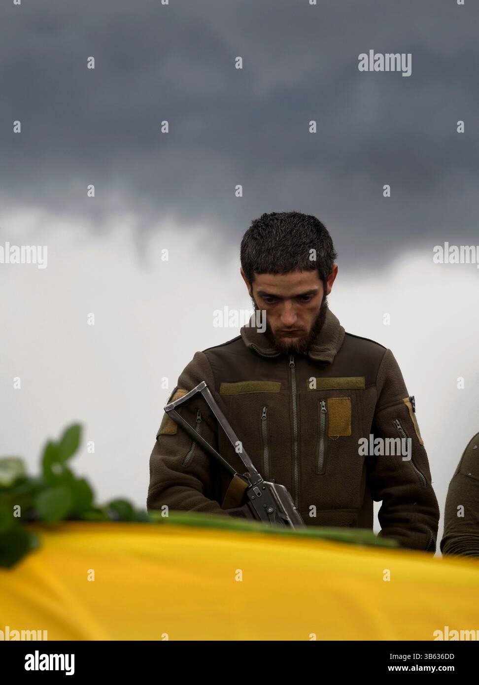 24 juin 2022, Kharkiv, Ukraine : à la périphérie de la ville de Kharkov se trouve le cimetière 18. C’est sur le héros de la course spatiale soviétique Y. Gagarine rue, Forces armées de l’Ukraine a déjà enterré plus de 100 soldats locaux, qui sont tombés devant les troupes russes sont enterrés. Comme auparavant avec l'Union soviétique, ils ont toujours souffert des attaques de guerre de la Russie, et le cimetière 18 met en valeur cette relation asymétrique. Les pierres tombales des combattants qui sont morts lors de l'attaque menée par Poutine dans le Donbass, il y a des années. À côté des morts d'hier se trouvent les morts d'aujourd'hui et probablement beaucoup plus demain et au-delà. Aujourd'hui Banque D'Images