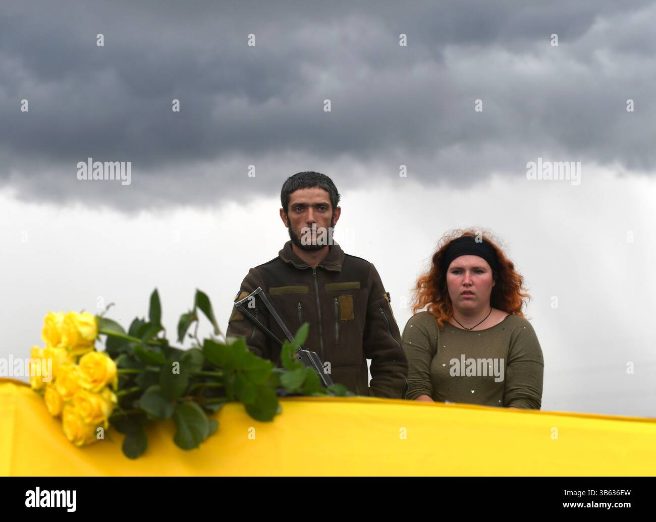 24 juin 2022, Kharkiv, Ukraine : à la périphérie de la ville de Kharkov se trouve le cimetière 18. C’est sur le héros de la course spatiale soviétique Y. Gagarine rue, Forces armées de l’Ukraine a déjà enterré plus de 100 soldats locaux, qui sont tombés devant les troupes russes sont enterrés. Comme auparavant avec l'Union soviétique, ils ont toujours souffert des attaques de guerre de la Russie, et le cimetière 18 met en valeur cette relation asymétrique. Les pierres tombales des combattants qui sont morts lors de l'attaque menée par Poutine dans le Donbass, il y a des années. À côté des morts d'hier se trouvent les morts d'aujourd'hui et probablement beaucoup plus demain et au-delà. Aujourd'hui Banque D'Images