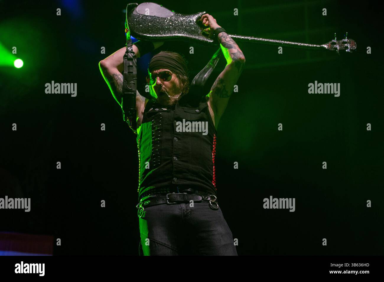 24 juin 2022, Milwaukee, Wisconsin, États-Unis : RACHEL BOLAN de Skid Row pendant le Summerfest Music Festival à Milwaukee, Wisconsin (crédit image : © Daniel DeSlover/ZUMA Press Wire) Banque D'Images