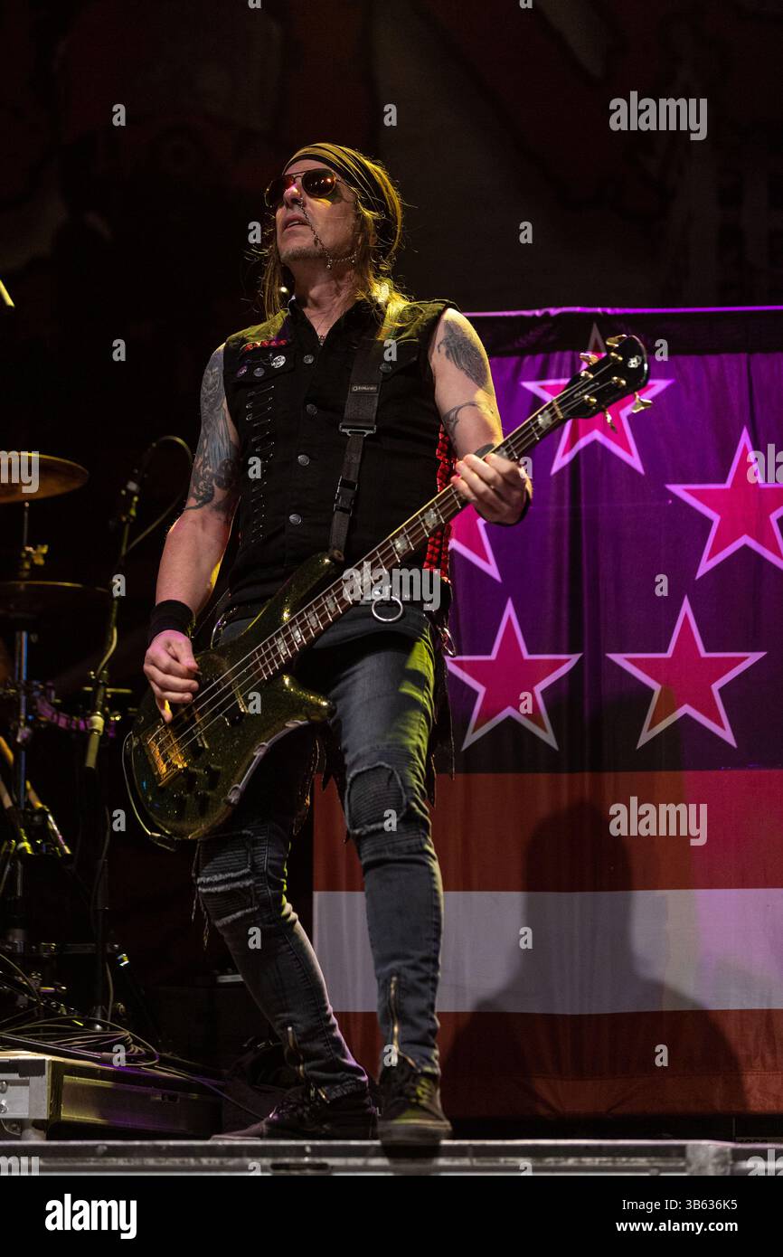 24 juin 2022, Milwaukee, Wisconsin, États-Unis : RACHEL BOLAN de Skid Row pendant le Summerfest Music Festival à Milwaukee, Wisconsin (crédit image : © Daniel DeSlover/ZUMA Press Wire) Banque D'Images
