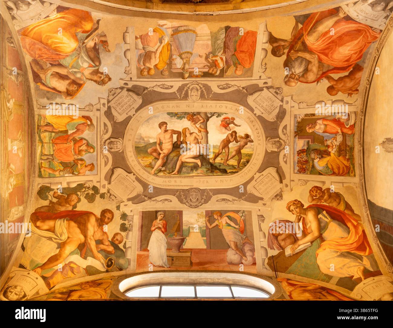 Florence - la fresque de plafond avec les scènes du Nouveau et de l'ancien Testament et des personnes dans la Basilique della Santissima Annunziata chuch Banque D'Images