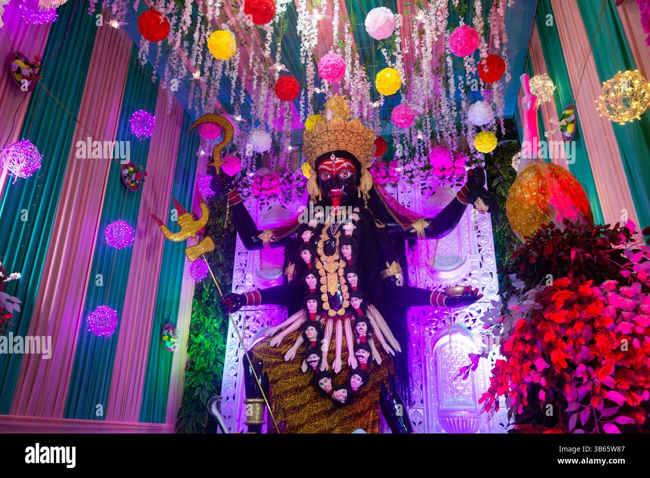 Idole de la déesse hindoue kali pendant le festival navratri Banque D'Images