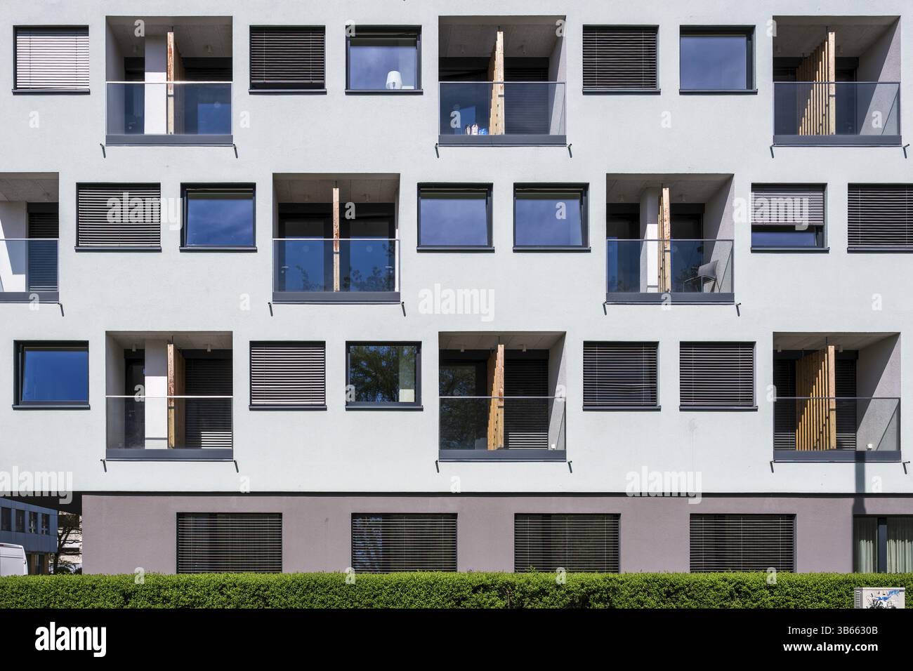 Façade de bloc d'appartement immobilier Banque D'Images