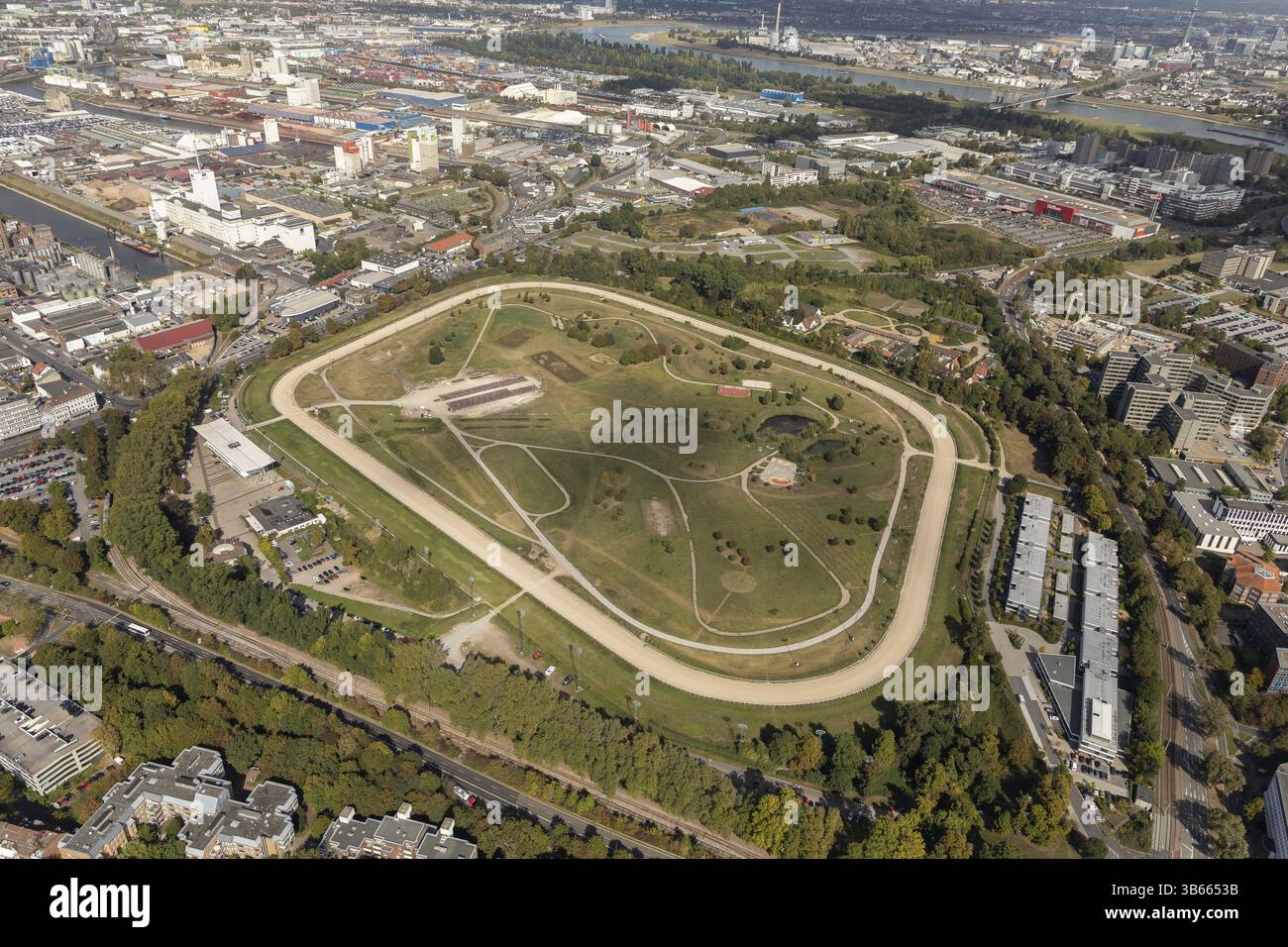 L'hippodrome de Neuss est situé à l'est de la ville et couvre une superficie d'environ 17 hectares Banque D'Images