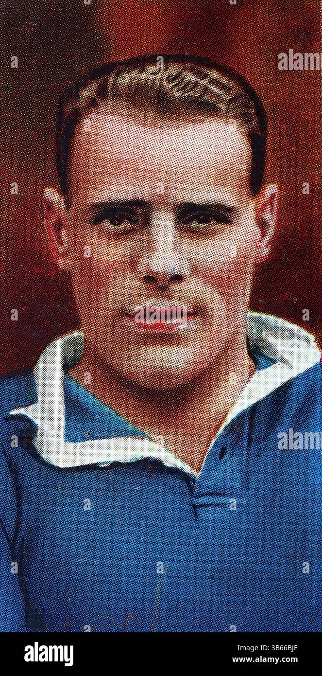 James 'Jimmy' Simpson, né en 1908, était un demi-centre écossais qui a joué pour les Rangers de 1927 à 1941, faisant 289 apparitions et remportant 10 honneurs majeurs, dont 6 titres de championnat et 4 coupes écossaises. Il remporte 14 sélections écossaises et est connu pour ses prouesses défensives. Après avoir pris sa retraite, Simpson devient ingénieur et dirige plus tard Alloa Athletic, laissant un héritage durable dans le football. Il s'agit d'une des cinquante cartes émises en 1936 par le géant du tabac W.D. et H.O. Wills. L'ensemble s'appelait Association footballeurs, 1935-6. Banque D'Images