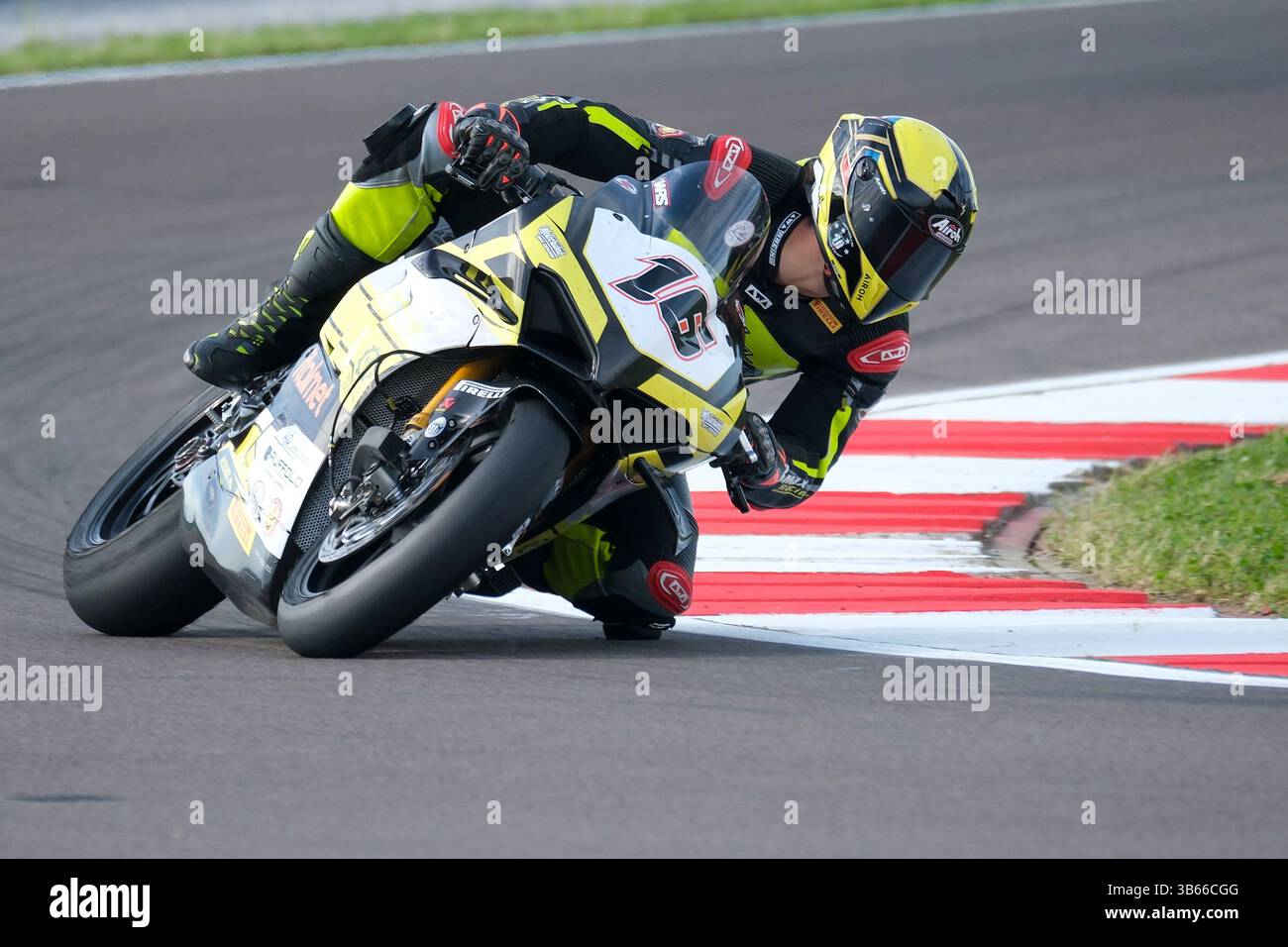 Bryan DÕOnofrio d'Italie monte sur Ducati Panigale V2 de l'EAB Racing Team lors du Championnat du monde FIM Motul Superbike - Tissot Superpole Race 1 de l'Acerbis Italian Round sur le circuit de Cremona à San Martino del Lago, Cremona, Italie, le 3 mai 2025. Crédit : Roberto Tommasini/Alamy Live News Banque D'Images