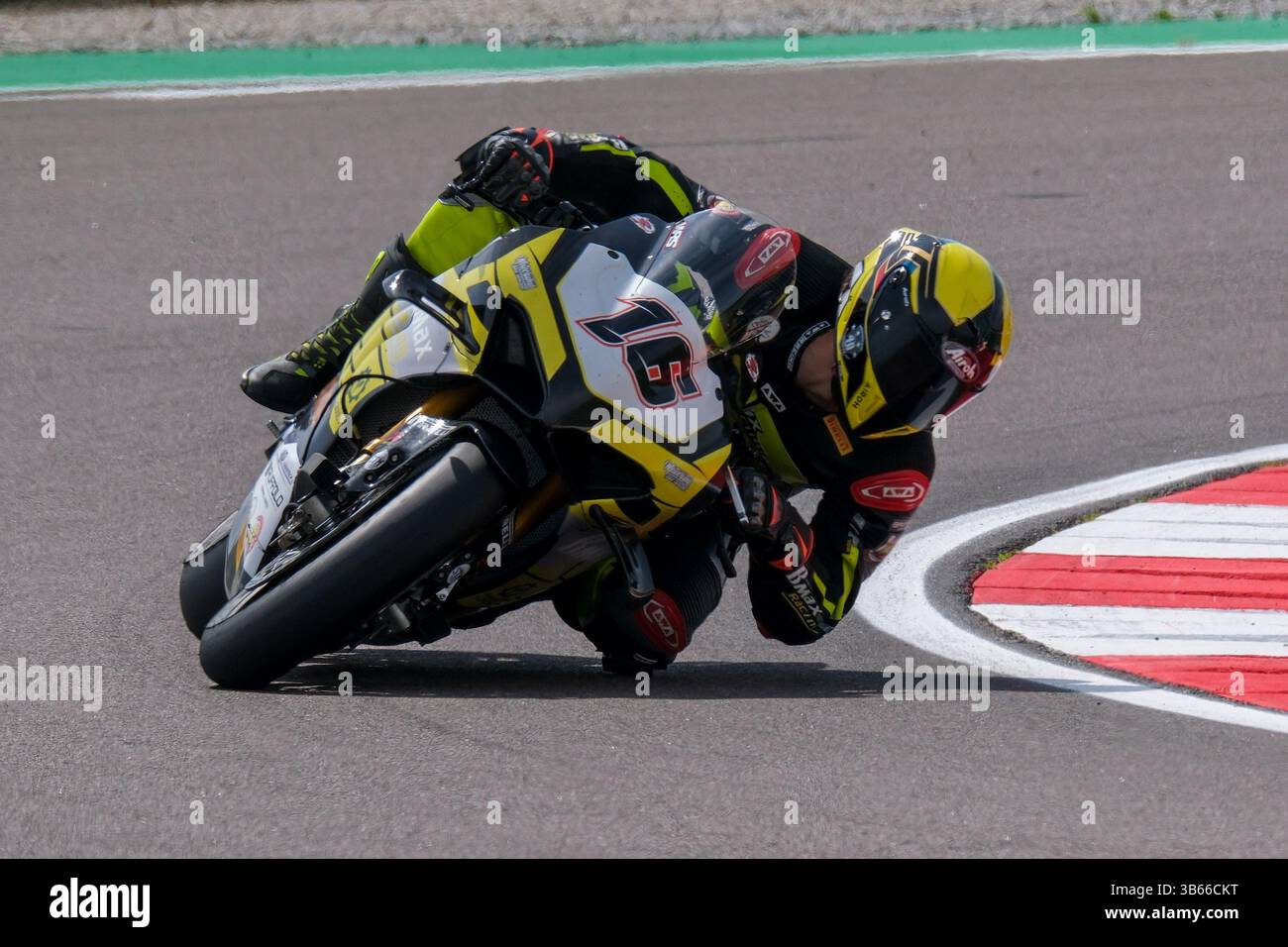 Bryan DÕOnofrio d'Italie monte sur Ducati Panigale V2 de l'EAB Racing Team lors du Championnat du monde FIM Motul Superbike - Tissot Superpole Race 1 de l'Acerbis Italian Round sur le circuit de Cremona à San Martino del Lago, Cremona, Italie, le 3 mai 2025. Crédit : Roberto Tommasini/Alamy Live News Banque D'Images