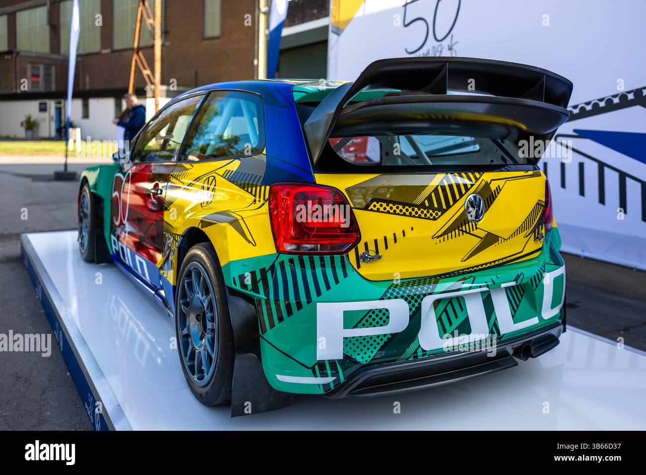 Volkswagen célèbre le 50e anniversaire de la Polo au Bicester Heritage Scramble. Banque D'Images