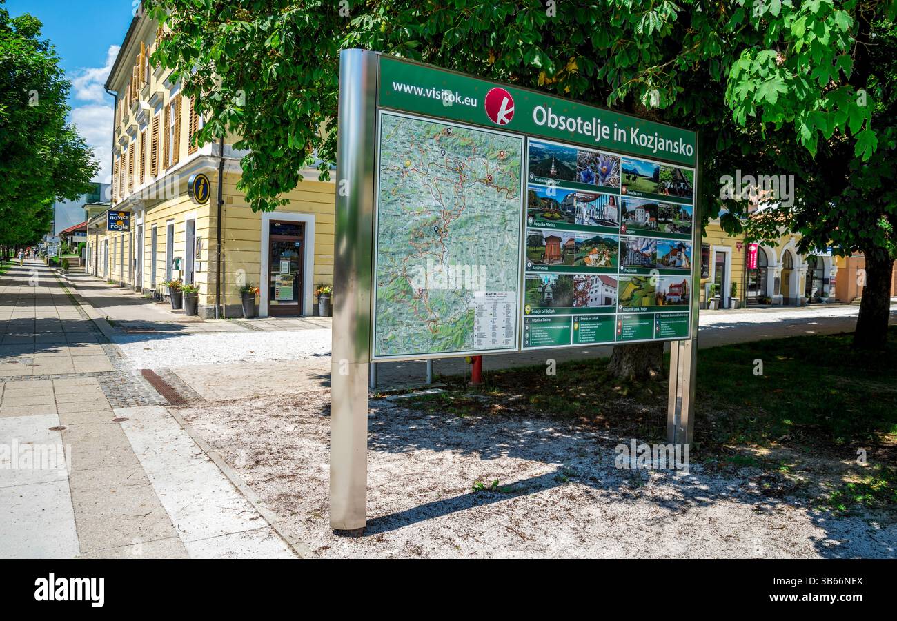 Office d'information touristique avec une carte de la région et les attractions locales au Tourist Visitor Centre, Rogaska Slatina, Slovenia, 20 juin 2019 Banque D'Images
