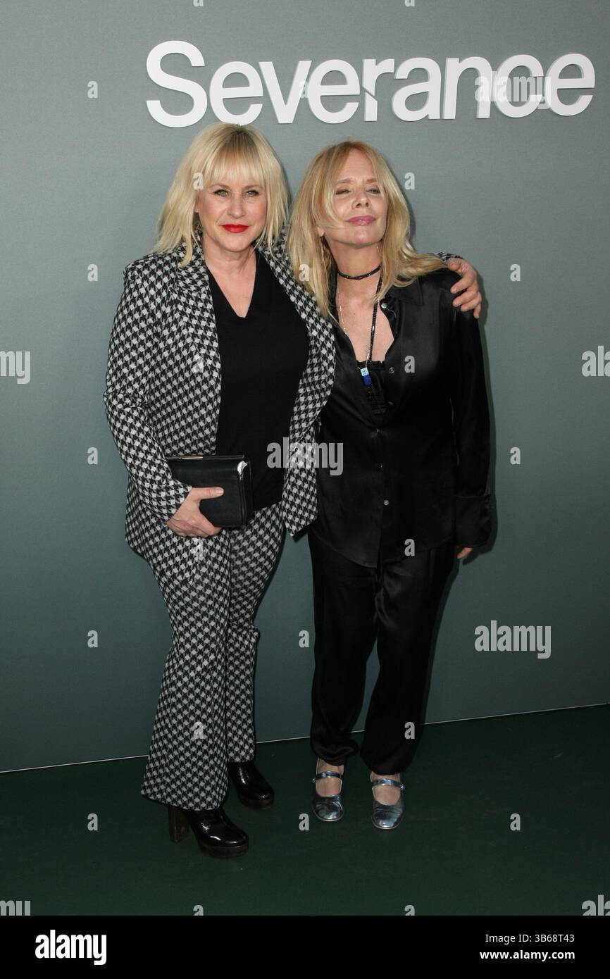 8 avril 2022, Los Angeles, CA, États-Unis : Patricia Arquette et Rosanna Arquette assistent à la projection finale de la saison de ''Severance'' d'Apple TV+ au DGA Theater Complex le 8 avril 2022 à Los Angeles, Californie. (Crédit image : © imageSPACE via ZUMA Press Wire) Banque D'Images