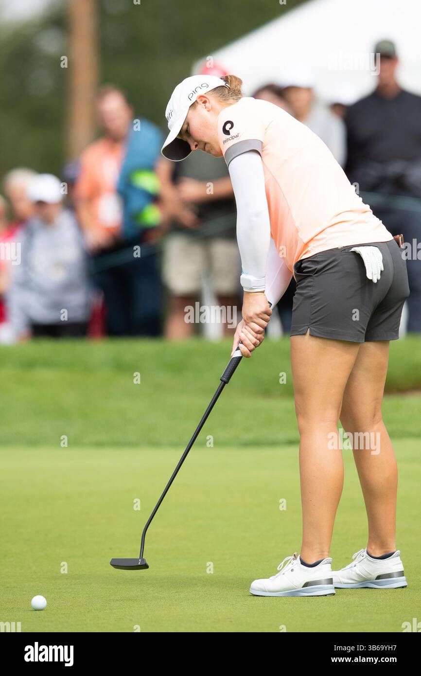 26 août 2022 : Jennifer Kupcho, des États-Unis, lance le 17e green lors de la deuxième manche de l’Open des femmes CP qui se tient au Ottawa Hunt & Golf Club à Ottawa, Canada. Daniel Lea/CSM (crédit image : © Daniel Lea/CSM via ZUMA Press Wire) Banque D'Images
