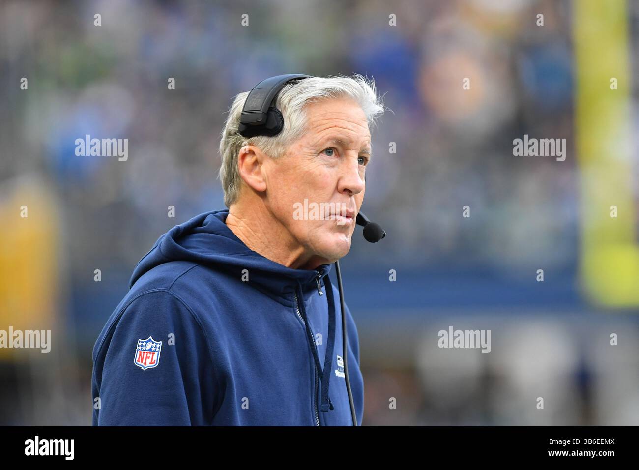 31 décembre 2023 : Pete Carroll, entraîneur-chef des Seahawk, regarde le tableau de bord à la fin du match de football NFL entre les Steelers de Pittsburgh et les Seahawks de Seattle à Seattle, WA. Pittsburgh bat Seattle 30-23. Steve Faber/CSM (crédit image : © Steve Faber/CSM via ZUMA Press Wire) Banque D'Images