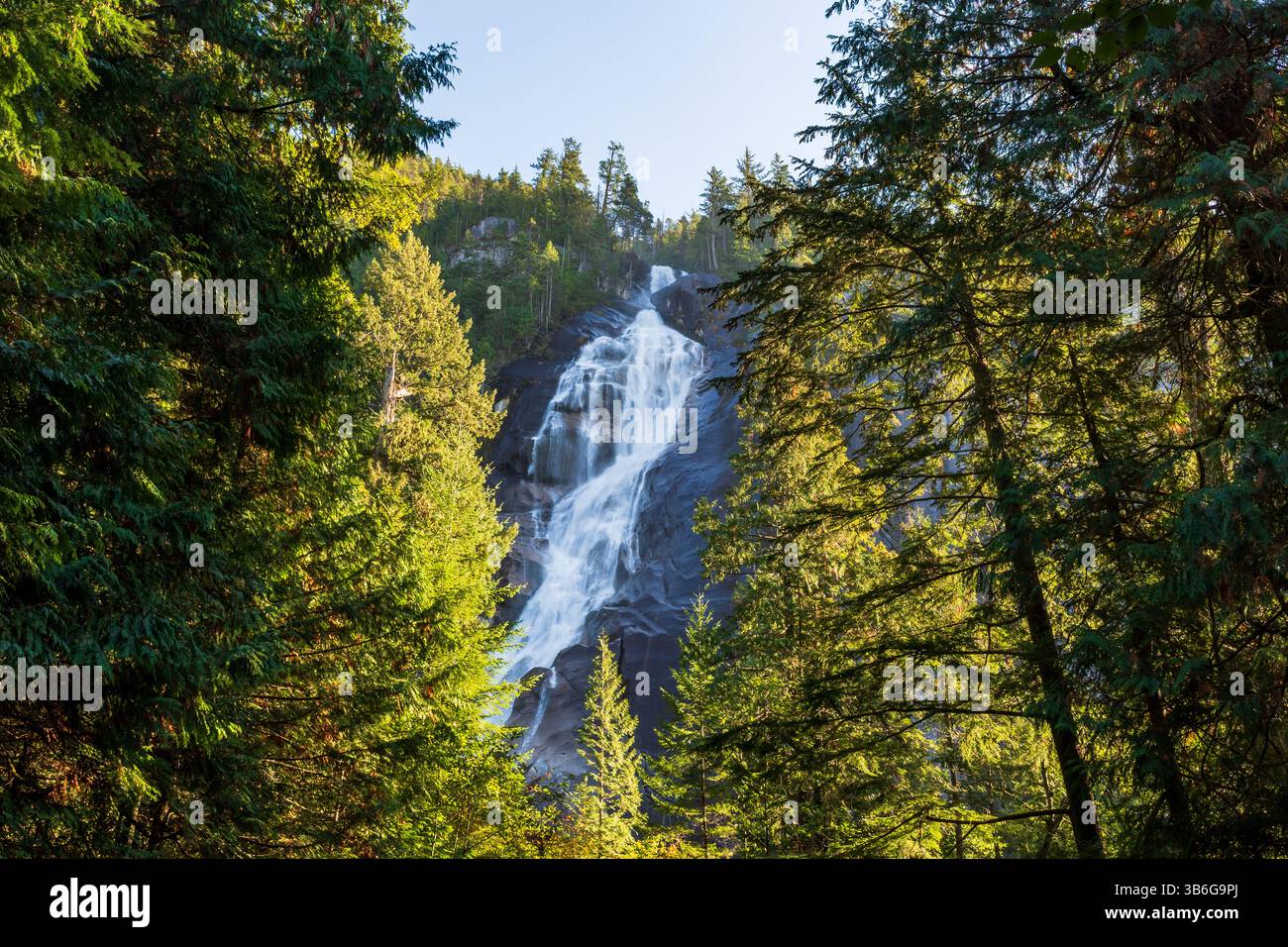 Shannon Falls ; Parc provincial Shannon Falls, Squamish, Colombie-Britannique, Canada Banque D'Images