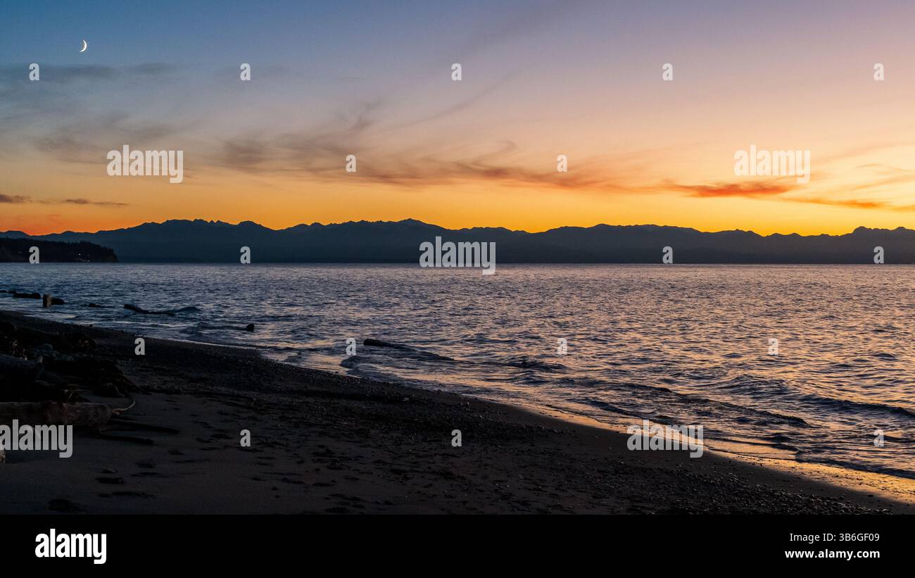 Magnifique coucher de soleil d'automne, Whidbey Island, Washington, États-Unis. Banque D'Images