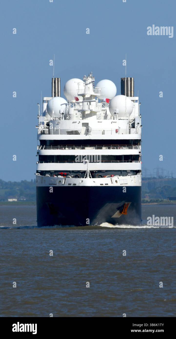 Le Bellot, cinquième navire de la célèbre série Explorers de PONANT, est un chef-d’œuvre de la croisière moderne, mêlant élégance française et coupe Banque D'Images