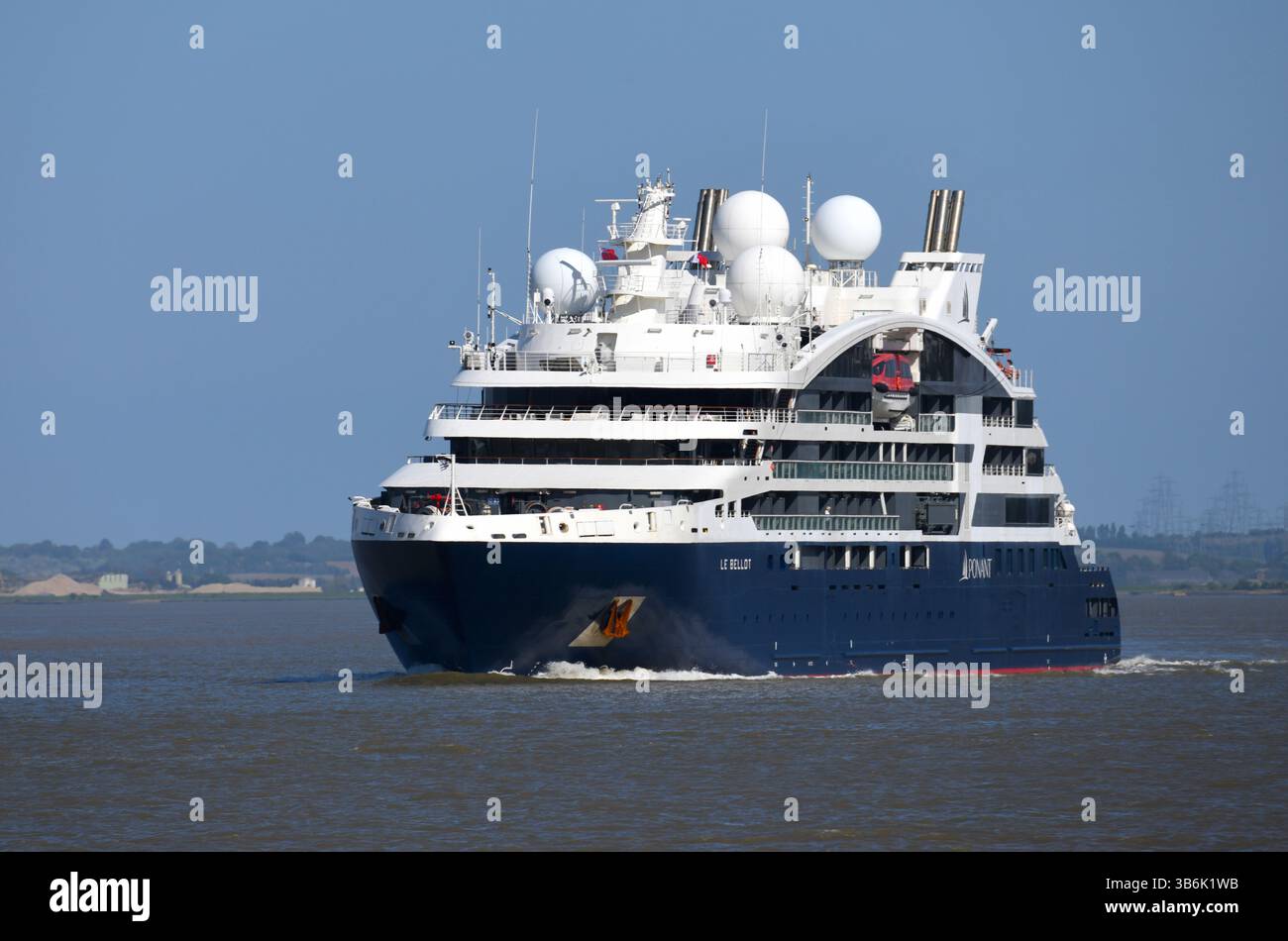 Le Bellot, cinquième navire de la célèbre série Explorers de PONANT, est un chef-d’œuvre de la croisière moderne, mêlant élégance française et coupe Banque D'Images