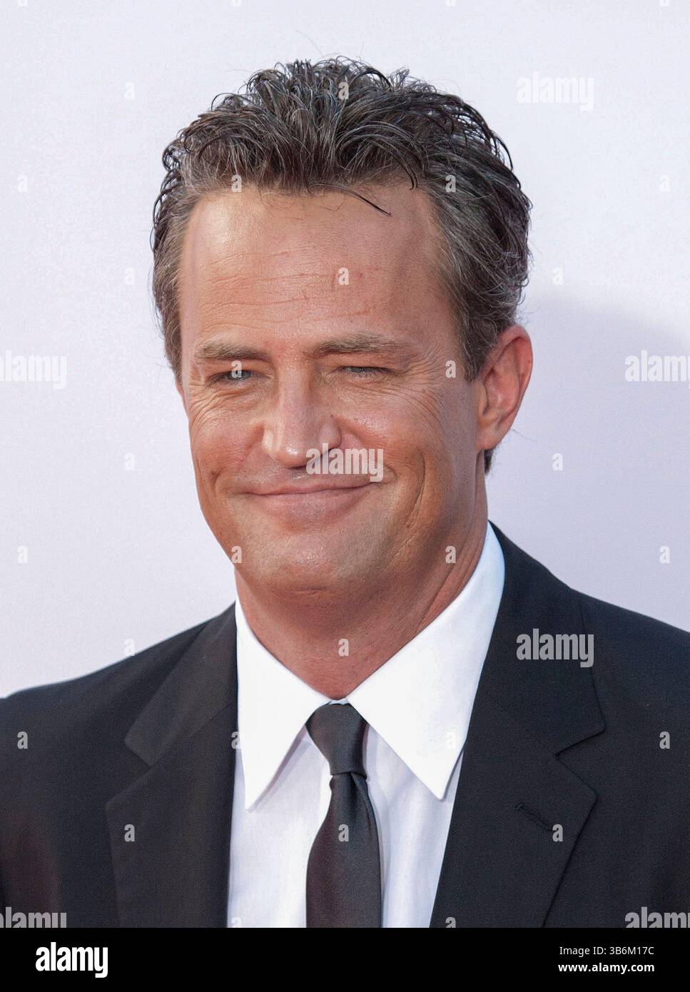 28 octobre 2023, Los Angeles, Californie, États-Unis : L'acteur Matthew Perry meurt dans un jacuzzi à son domicile. Il avait 54 ans. PHOTO DU DOSSIER : Matthew Perry à la 64e cérémonie annuelle Primetime Emmy Awards qui s'est tenue au Nokia Theatre L.A. LIVE le dimanche 23 septembre 2012 à Los Angeles, Californie. JAVIER ROJAS/PI (crédit image : © PI via ZUMA Press Wire) Banque D'Images
