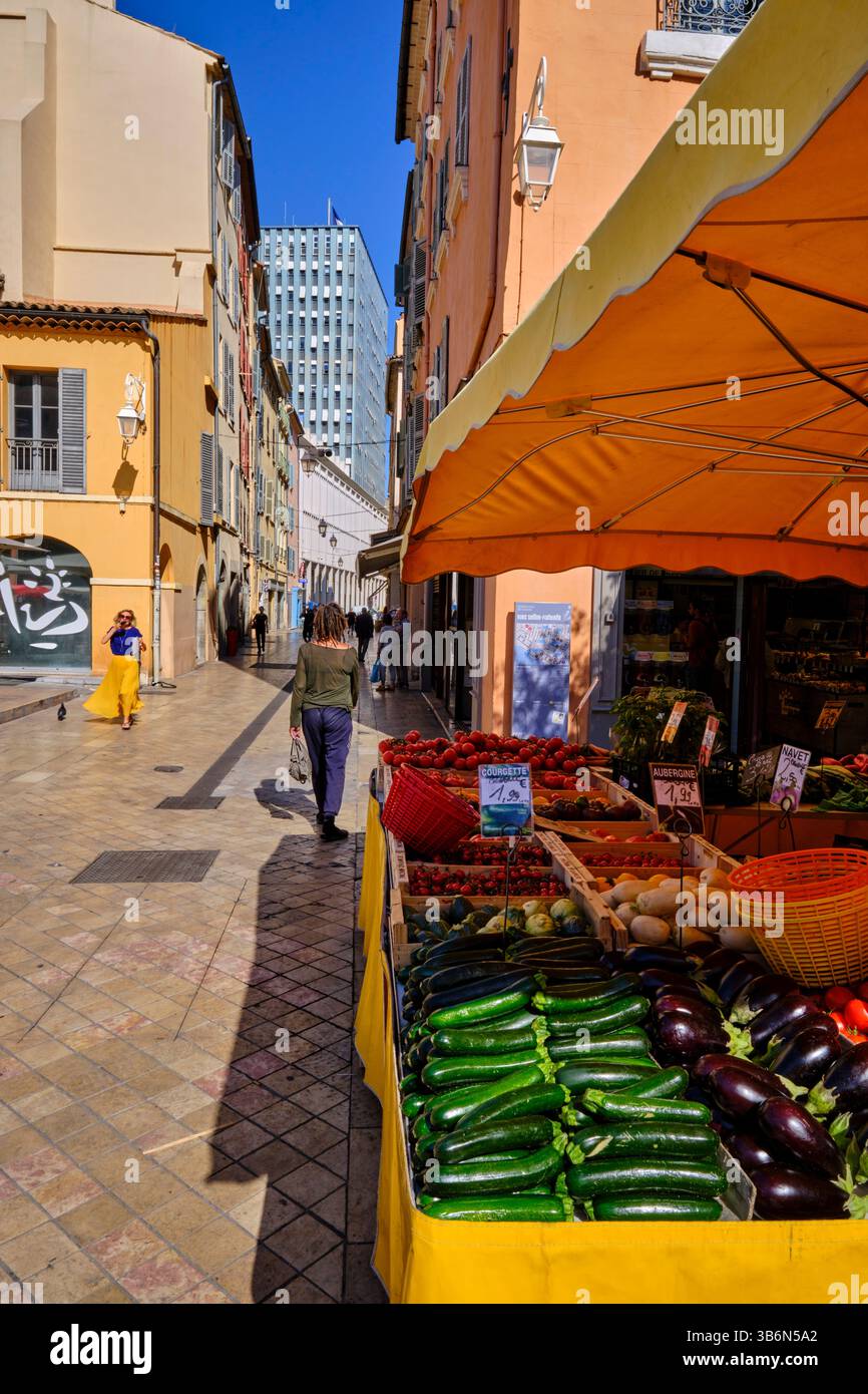 France, Var, Toulon, le marché du cours Lafayette Banque D'Images