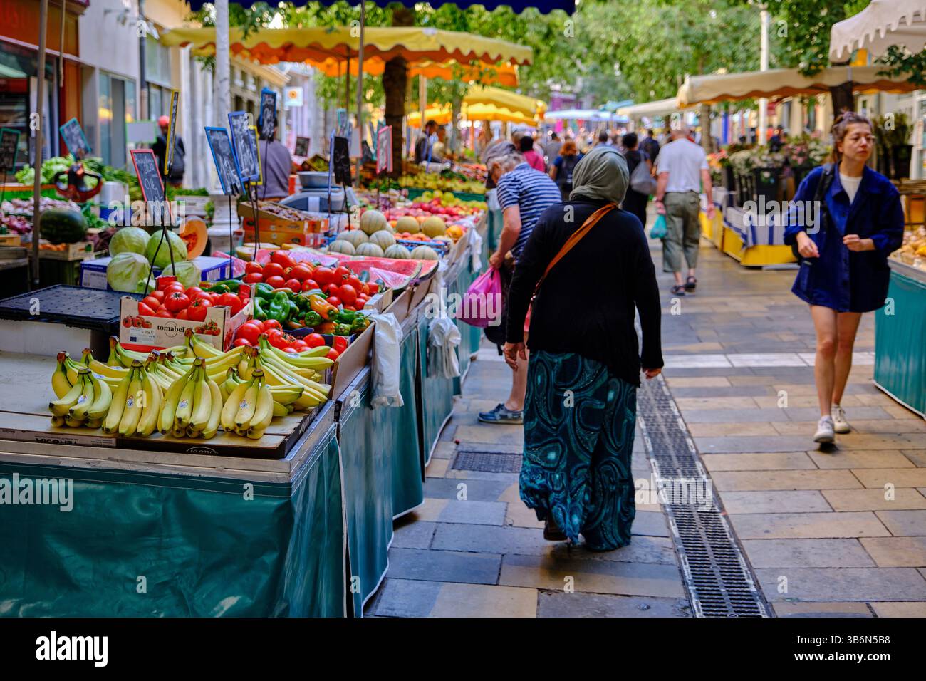 France, Var, Toulon, le marché du cours Lafayette Banque D'Images