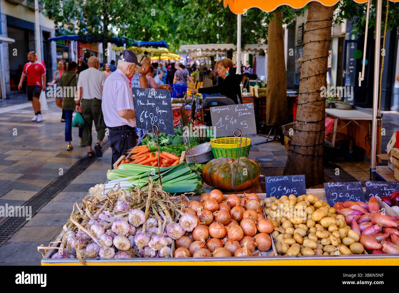 France, Var, Toulon, le marché du cours Lafayette Banque D'Images