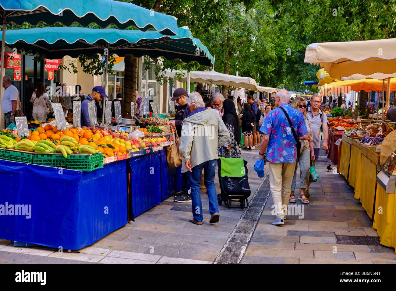 France, Var, Toulon, le marché du cours Lafayette Banque D'Images