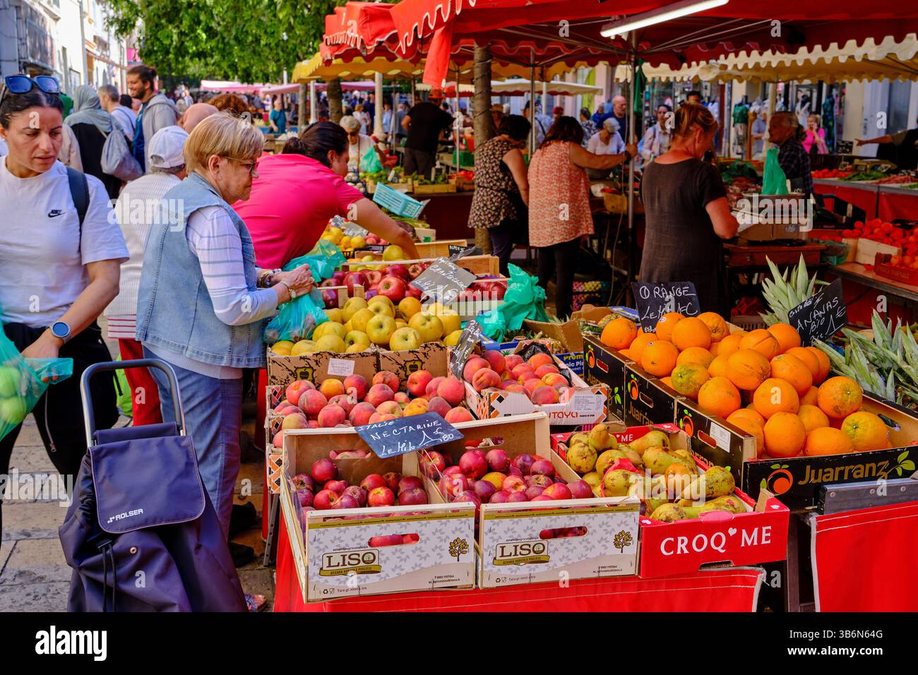 France, Var, Toulon, le marché du cours Lafayette Banque D'Images
