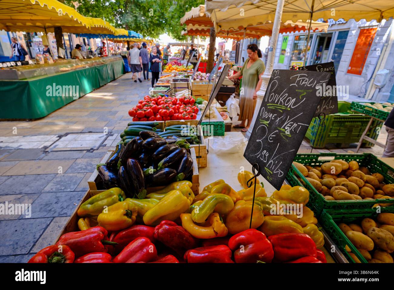 France, Var, Toulon, le marché du cours Lafayette Banque D'Images