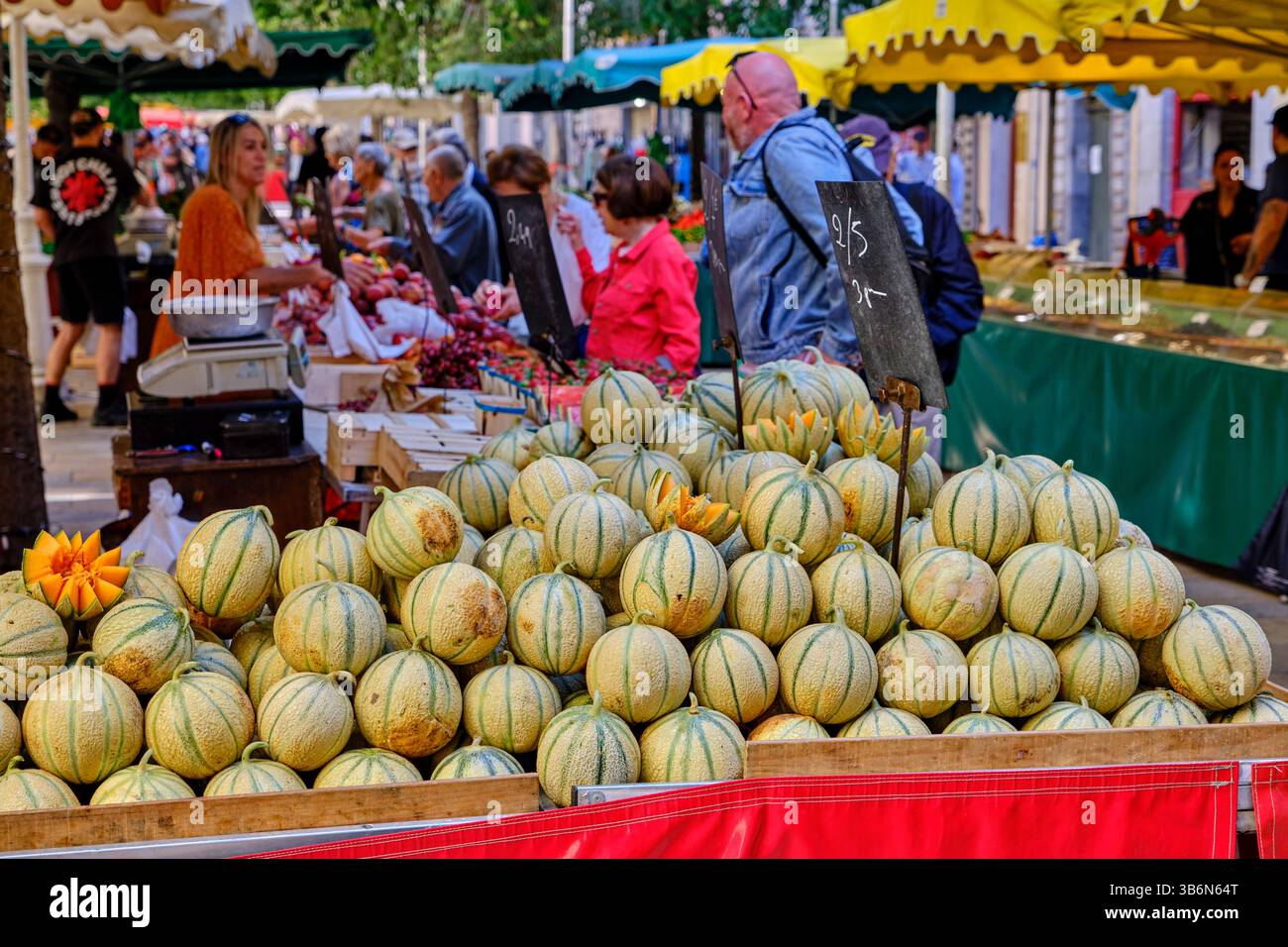 France, Var, Toulon, le marché du cours Lafayette Banque D'Images