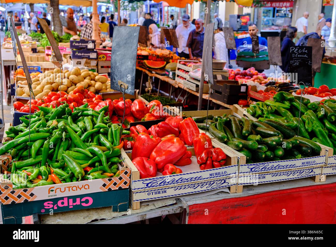 France, Var, Toulon, le marché du cours Lafayette Banque D'Images