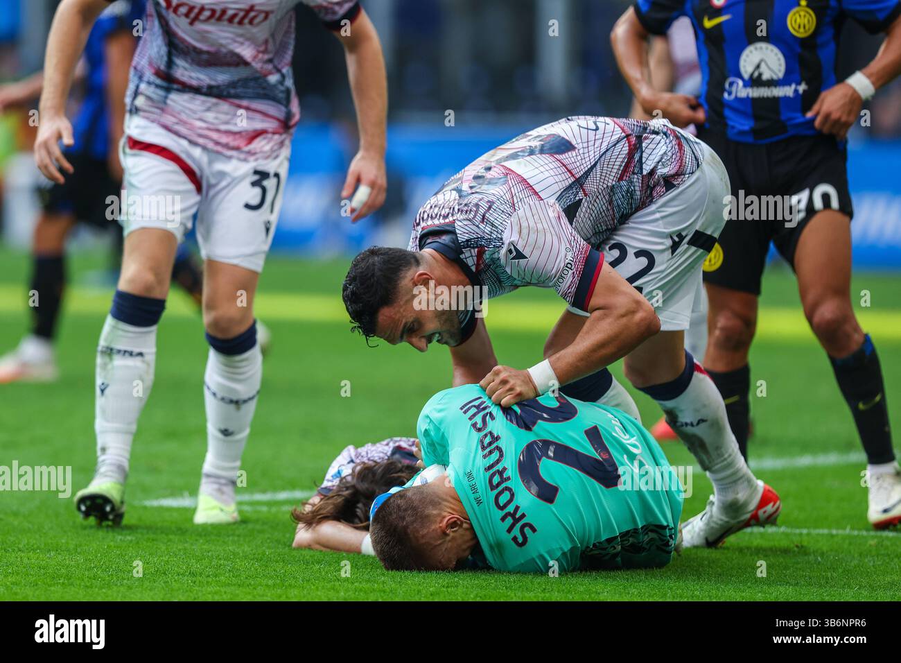 7 octobre 2023, Milan, Italie : Lukasz Skorupski du Bologna FC célèbre avec Charalampos Lykogiannis du Bologna FC lors du match de Serie A 2023/24 entre le FC Internazionale et le Bologna FC au stade Giuseppe Meazza. Score final Inter 2 :2 Bologne. (Crédit image : © Fabrizio Carabelli/SOPA images via ZUMA Press Wire) Banque D'Images