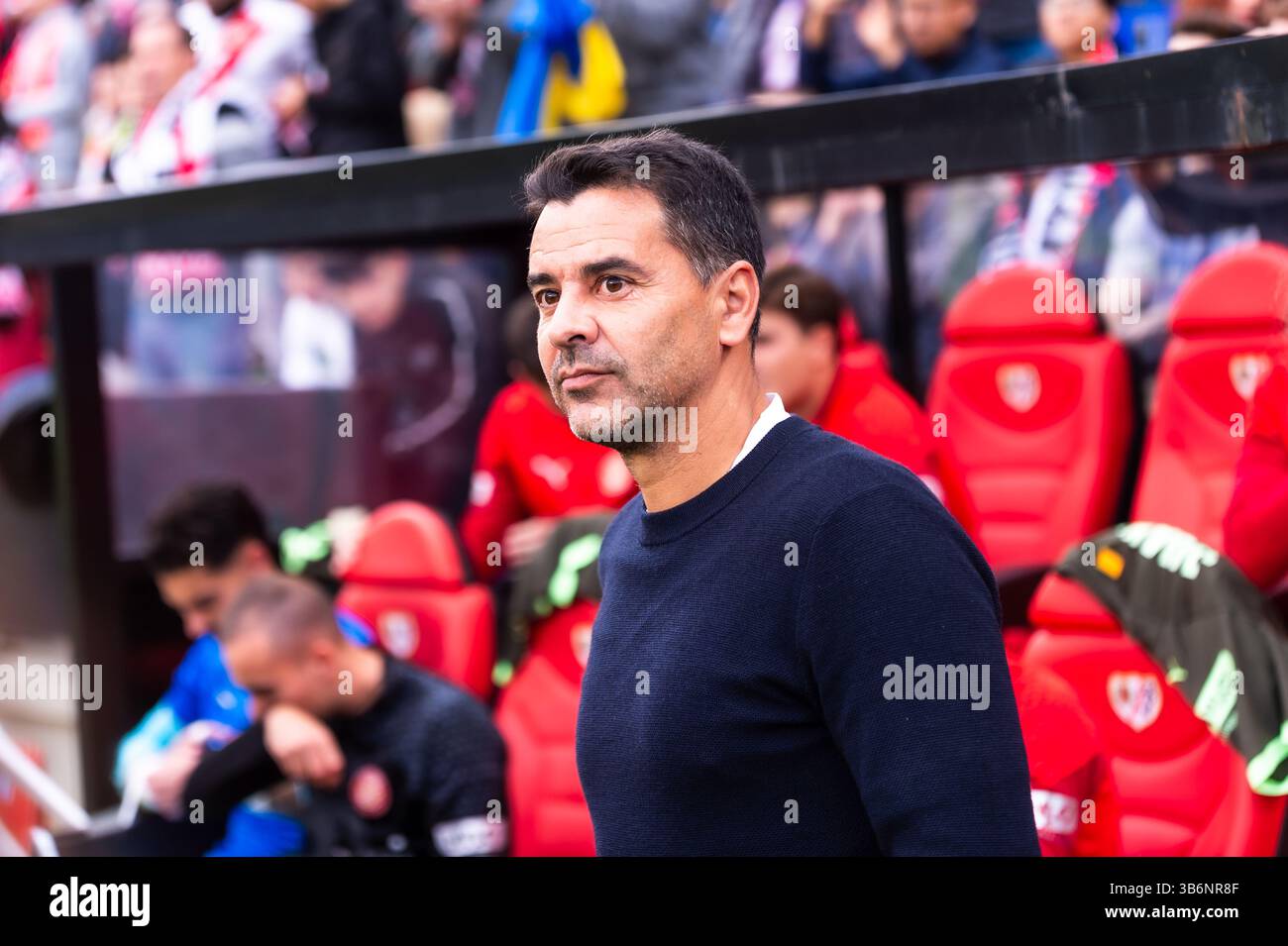 11 novembre 2023, Madrid, Espagne : Miguel Angel Sanchez Munoz, mieux connu sous le nom de Michel, figure historique du Rayo Vallecano et actuel entraîneur de Gérone, vu avant le match de football de la Liga 2022â€"23 entre le Rayo Vallecano et Gérone à l'Estadio de Vallecas. Score final ; Rayo Vallecano 1 :2 Girona. (Crédit image : © Alberto Gardin/SOPA images via ZUMA Press Wire) Banque D'Images