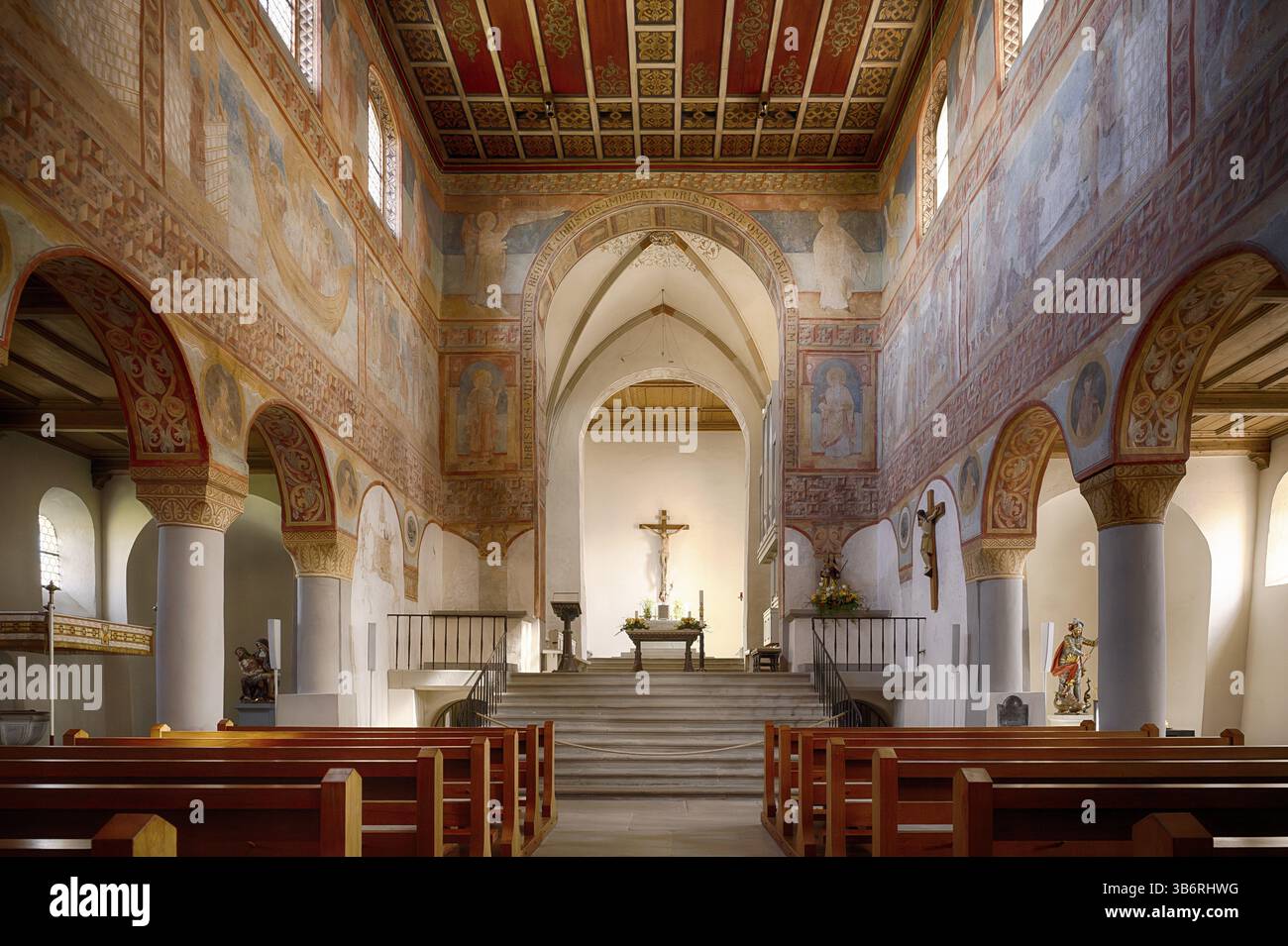 Intérieur, nef, peinture murale, peinture de plafond, Choir, autel, église paroissiale St George, Oberzell, île de Reichenau, district de Constance, Bade-Wuert Banque D'Images