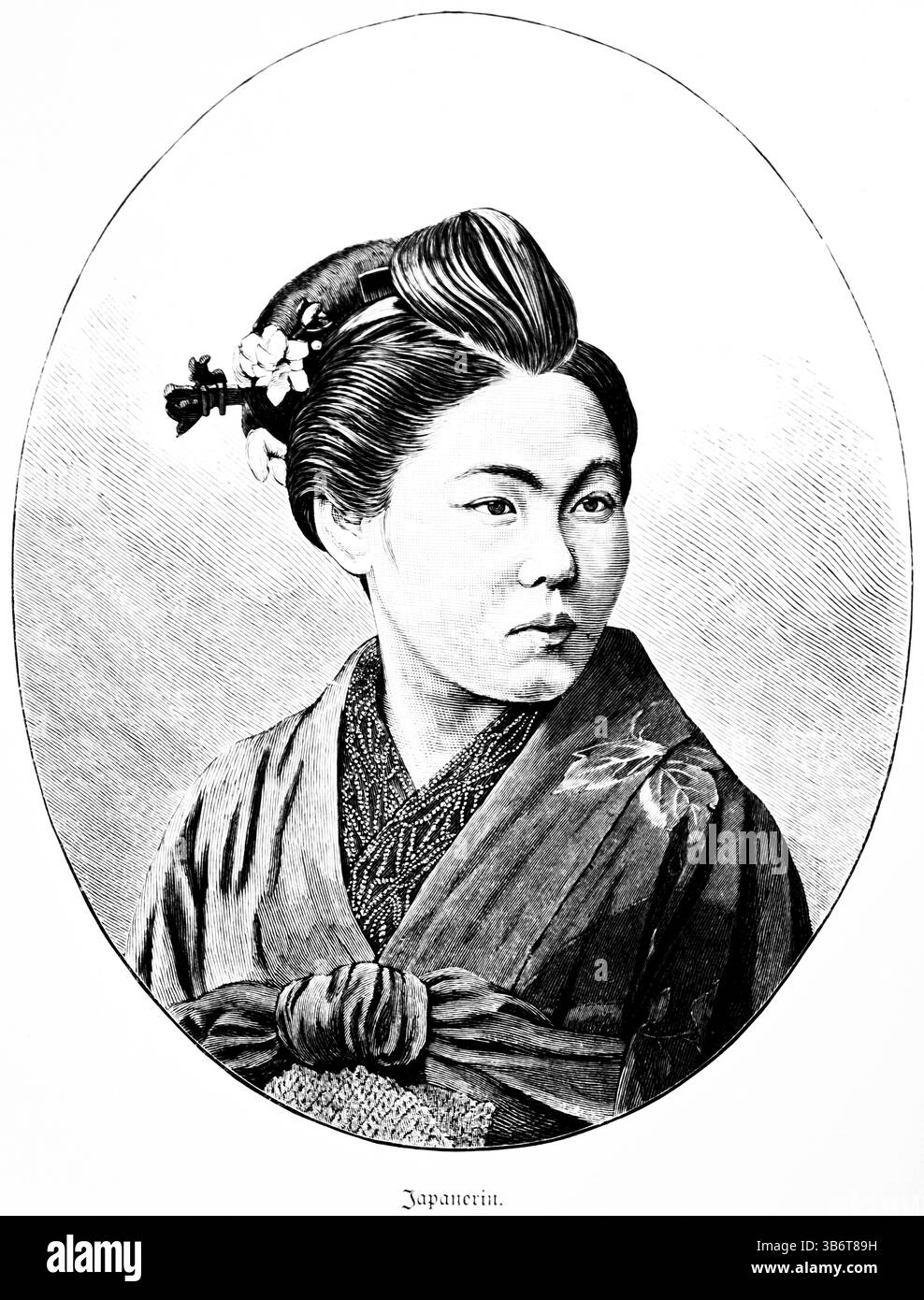 Portrait d'une jeune femme japonaise en robe japonaise typique dans un kimono, cheveux noirs peignés dos, pince à cheveux avec fleur décorative, ferme déterminé la Banque D'Images