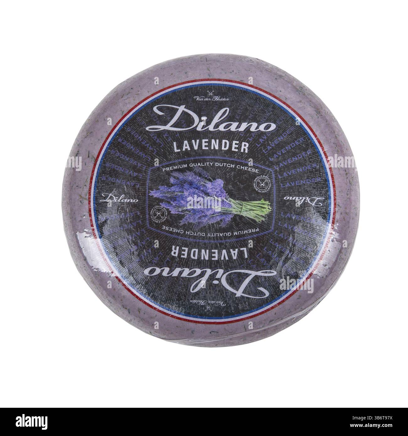 Roue de fromage isolé sur fond blanc. fromage de tête editorial isoler. ronde des dalles de fromage italien en gros plan. L'Ukraine, Kiev, le 6 décembre 2019 Banque D'Images