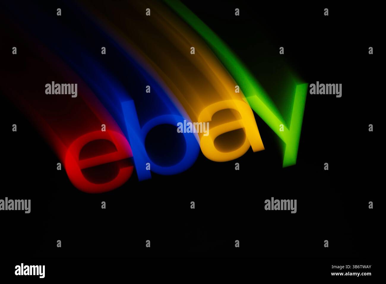 11 janvier 2024, Asuncion, Paraguay : le logo eBay est affiché sur un smartphone. EBay Inc, la société mondiale de commerce électronique, a accepté de payer une pénalité pénale de 3 millions de dollars pour une campagne de harcèlement et d'intimidation d'août 2019 ciblant un couple du Massachusetts en représailles pour leur couverture en ligne d'eBay, et pour son obstruction à l'enquête qui a suivi, le bureau du procureur des États-Unis pour le district du Massachusetts a déclaré jeudi. (Crédit image : © Andre M. Chang/ZUMA Press Wire) Banque D'Images