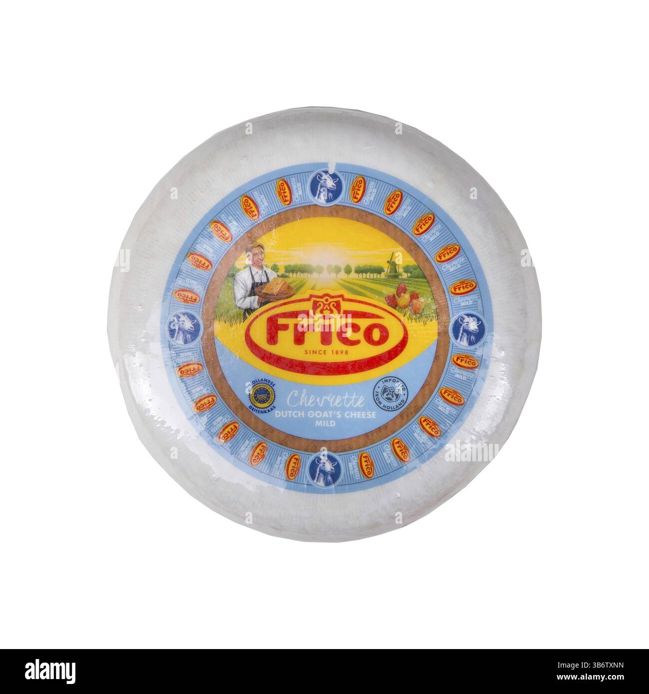 Roue de fromage isolé sur fond blanc. fromage de tête editorial isoler. ronde des dalles de fromage italien en gros plan. L'Ukraine, Kiev, le 6 décembre 2019 Banque D'Images