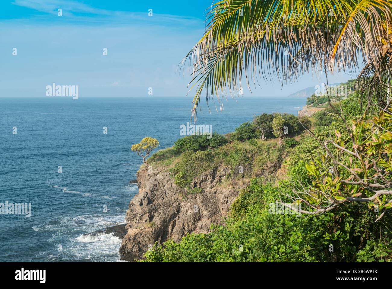 Côte falaise près d'El Sunzal, El Salvador. Banque D'Images
