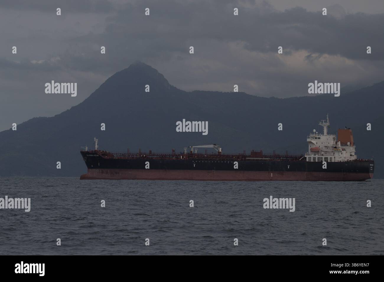 gros bateau sur la mer Banque D'Images