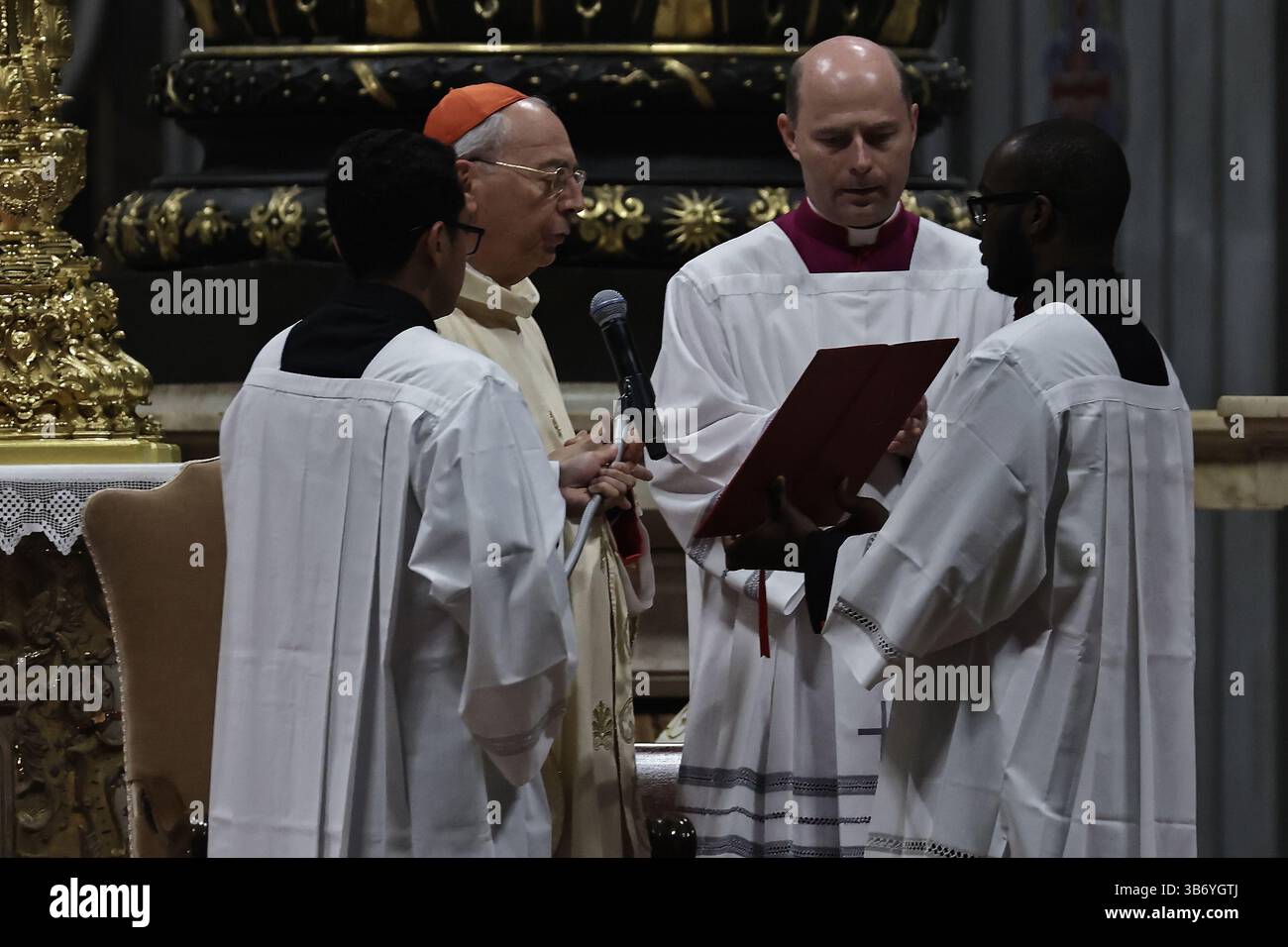 Vatican. 4 mai 2025 - Cité du Vatican. Célébration eucharistique au suffrage du pontife romain François, le dernier jour de Novendiali. La célébration a été présidée par son Eminence le Cardinal DOMINIQUE Mamberti en la Basilique Pierre au Vatican. © EvandroInetti via ZUMA Wire (crédit image : © Evandro Inetti/ZUMA Press Wire) USAGE ÉDITORIAL SEULEMENT ! Non destiné à UN USAGE commercial ! Crédit : ZUMA Press, Inc/Alamy Live News Banque D'Images