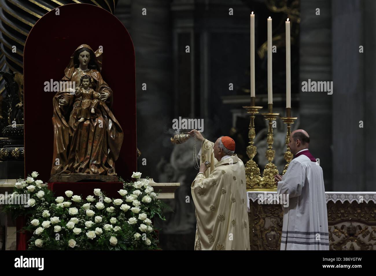Vatican. 4 mai 2025 - Cité du Vatican. Célébration eucharistique au suffrage du pontife romain François, le dernier jour de Novendiali. La célébration a été présidée par son Eminence le Cardinal DOMINIQUE Mamberti en la Basilique Pierre au Vatican. © EvandroInetti via ZUMA Wire (crédit image : © Evandro Inetti/ZUMA Press Wire) USAGE ÉDITORIAL SEULEMENT ! Non destiné à UN USAGE commercial ! Crédit : ZUMA Press, Inc/Alamy Live News Banque D'Images